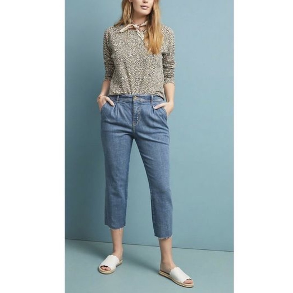 Pilcro Anthro | Pleated Mid Rise Crop Frayed Capri Jeans